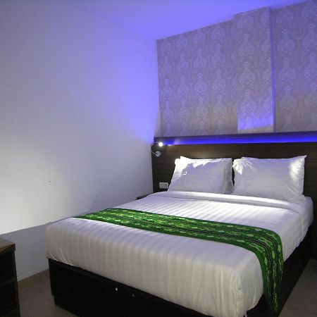 בנג'ארמאסין Hotel Delima מראה חיצוני תמונה